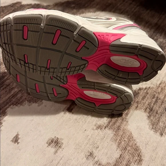 Avia tennis shoes - Picture 2 of 3